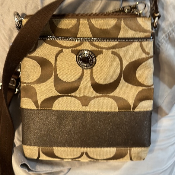 NWOT coach brown signature crossbody with adjustable straps3 big spots nice 👍 - Picture 13 of 13